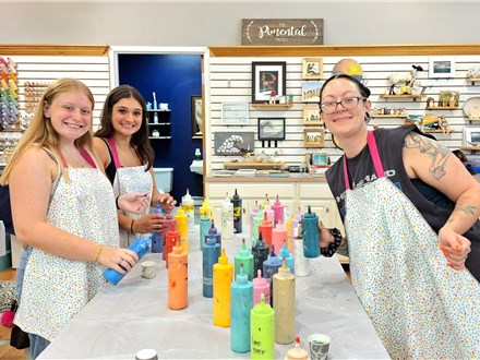 Family Friendly - Acrylic Pouring Workshop